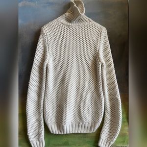 Zara men’s turtle neck thick knit sweater. Size M